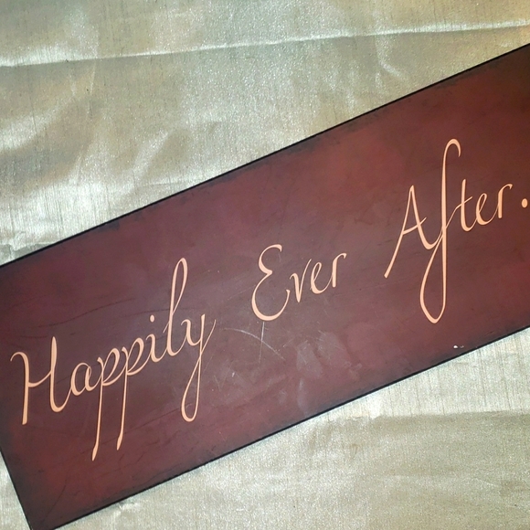 Hideout Design Wooden Sign Artificial Board Hanger Sign w/ "Happily Ever After" - Picture 1 of 8